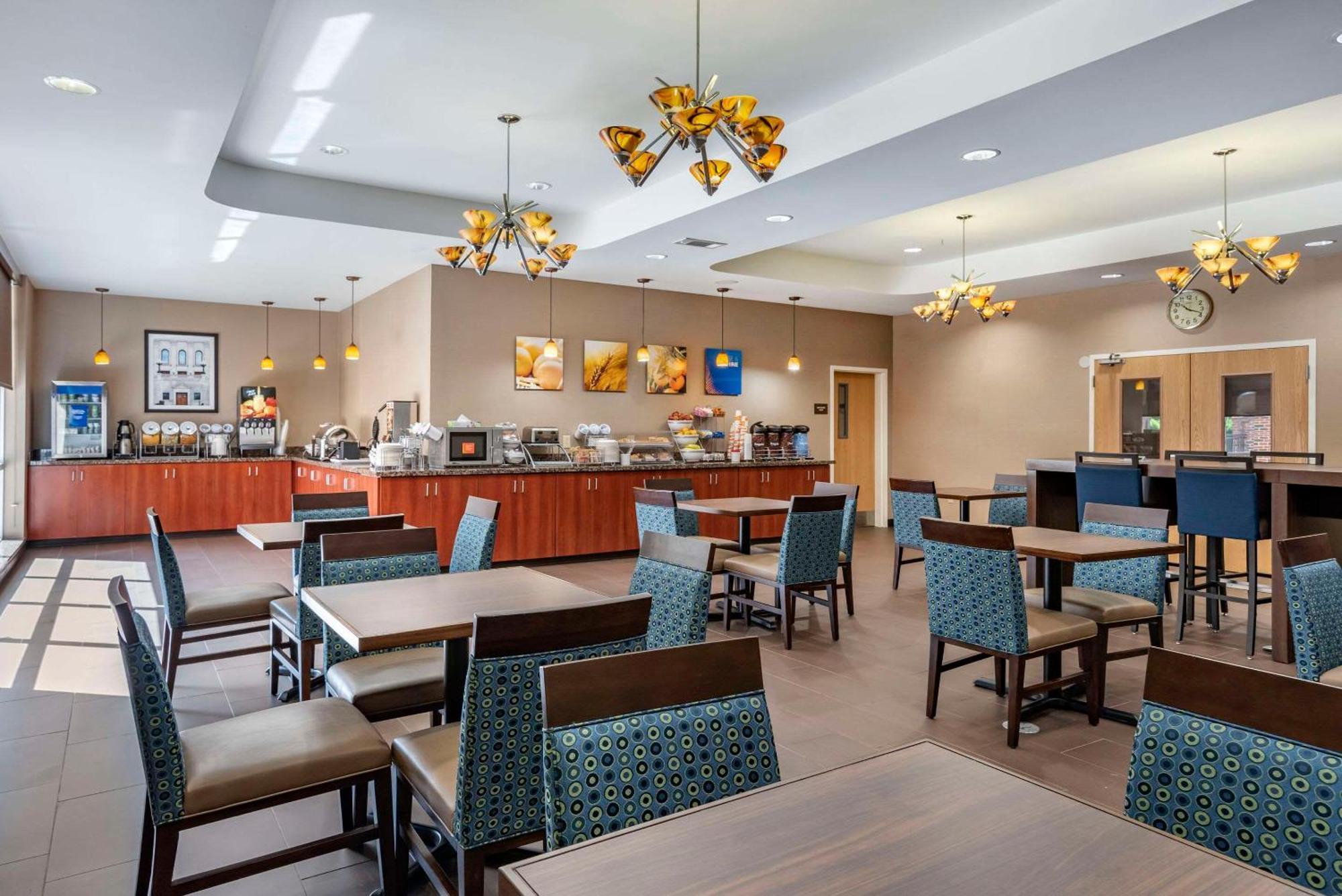 Luckney Comfort Suites Airport מראה חיצוני תמונה