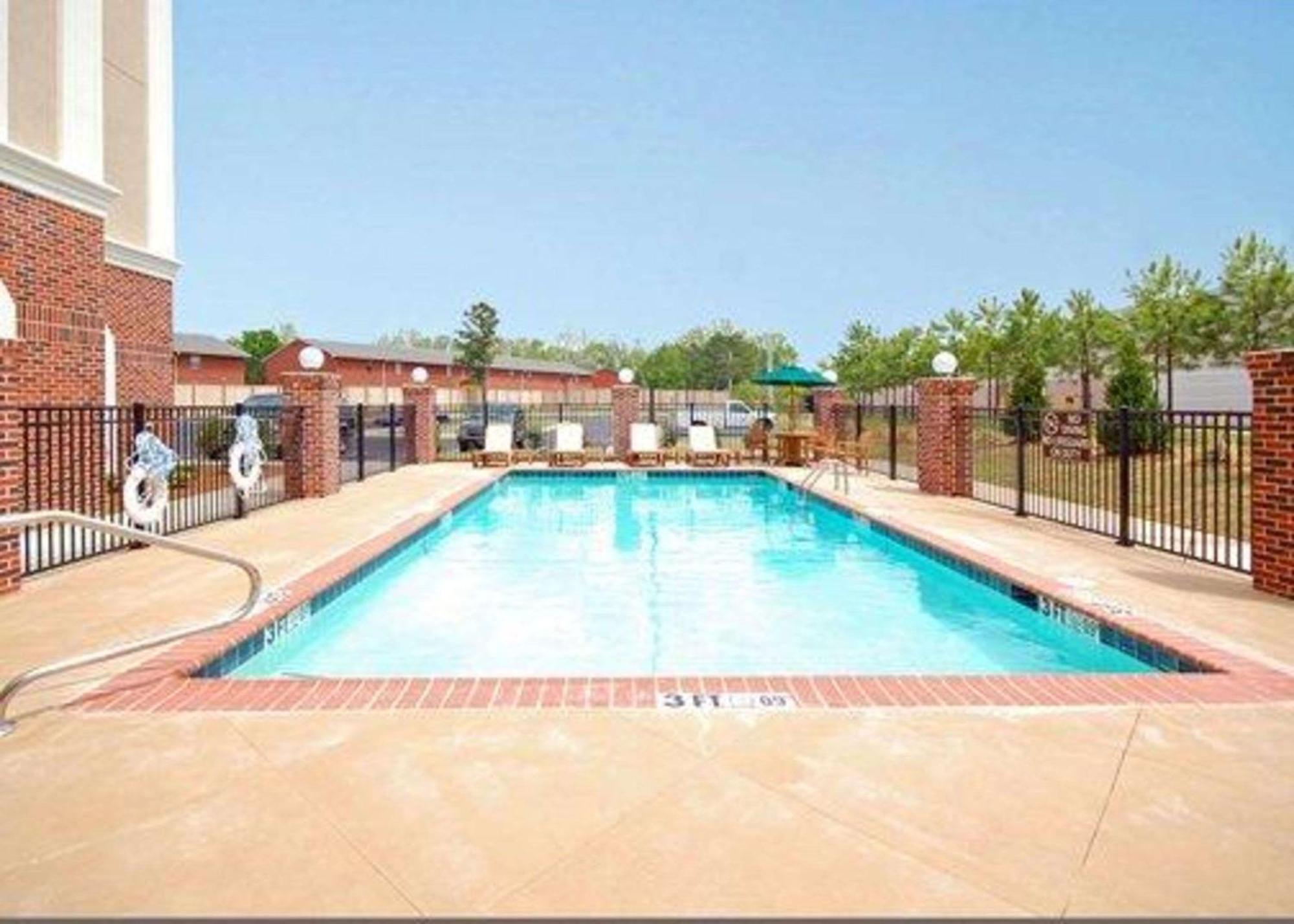 Luckney Comfort Suites Airport מראה חיצוני תמונה