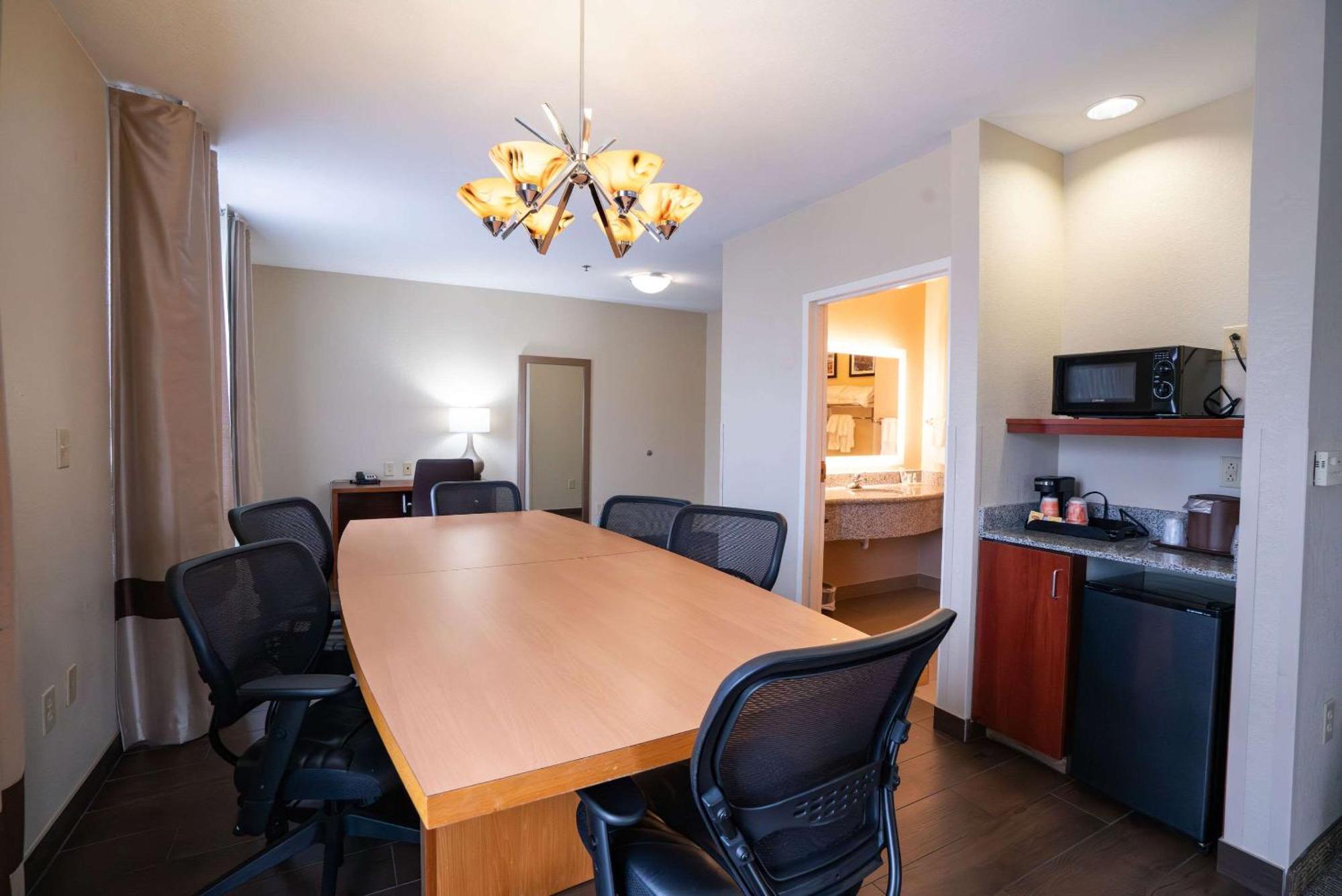 Luckney Comfort Suites Airport מראה חיצוני תמונה