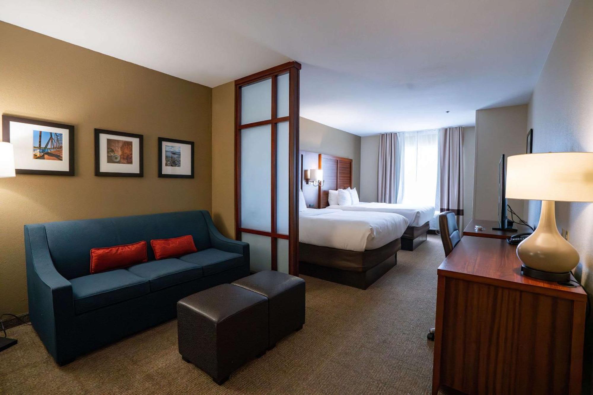 Luckney Comfort Suites Airport מראה חיצוני תמונה