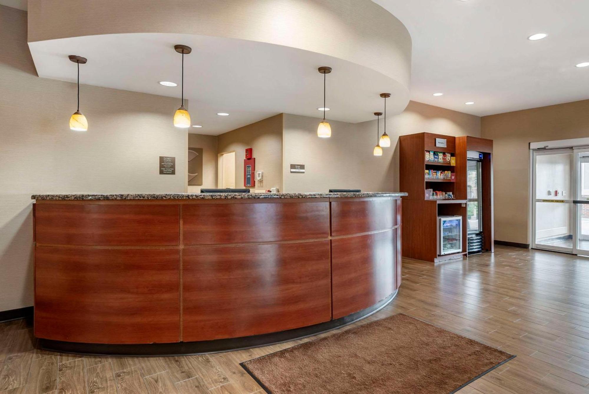 Luckney Comfort Suites Airport מראה חיצוני תמונה
